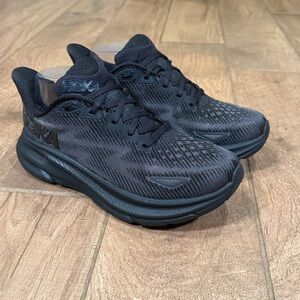 Hoka One One Clifton 9  Triple  Black Women’s Size 7 B Running Shoes